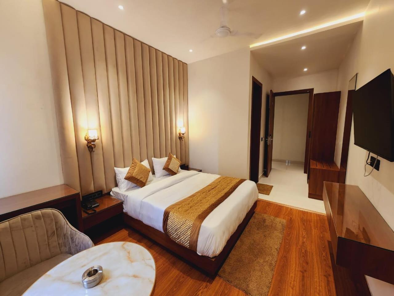 Shehnai Hotel And Banquet Hisār المظهر الخارجي الصورة